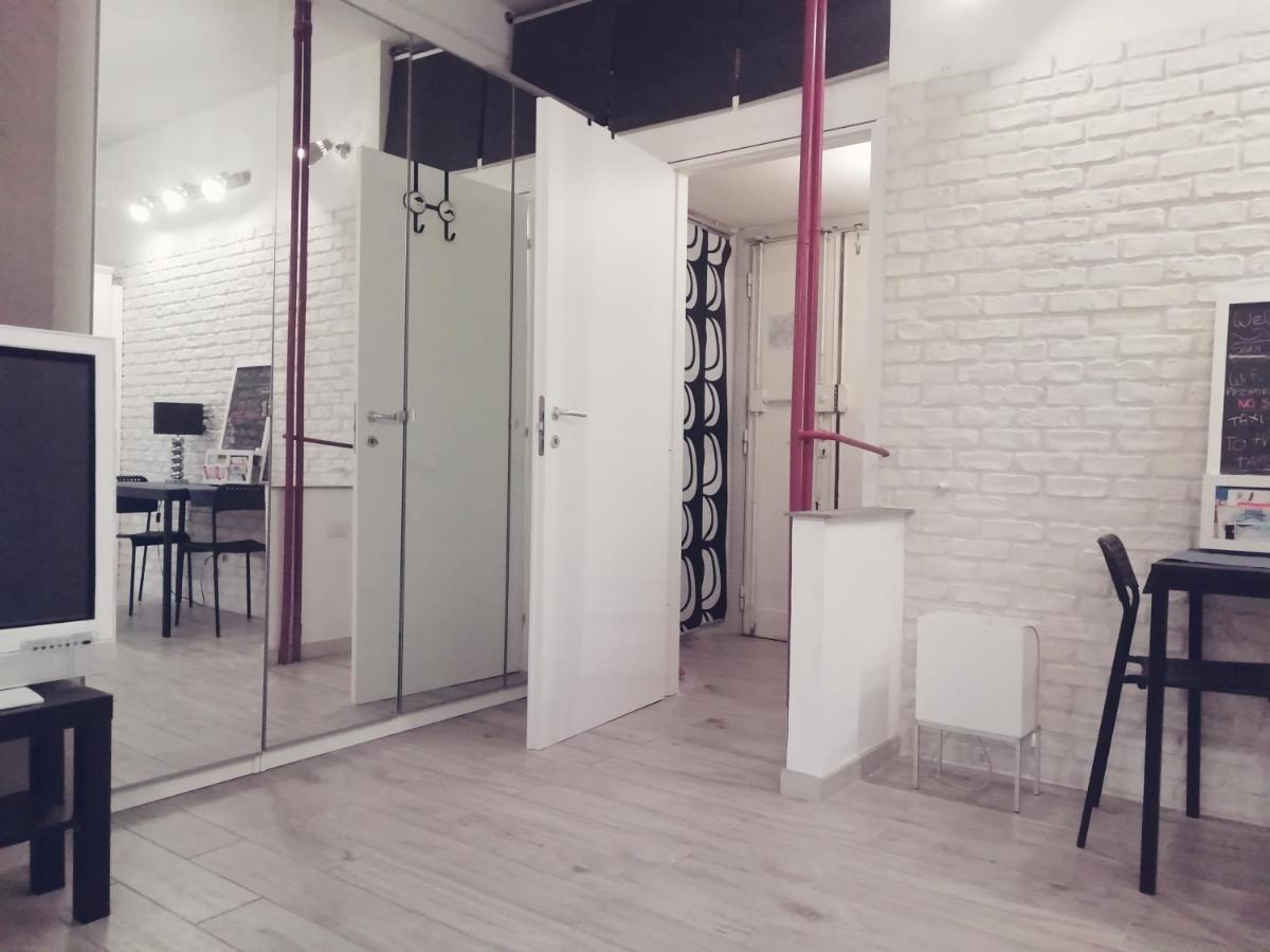 White Apartment ローマ エクステリア 写真