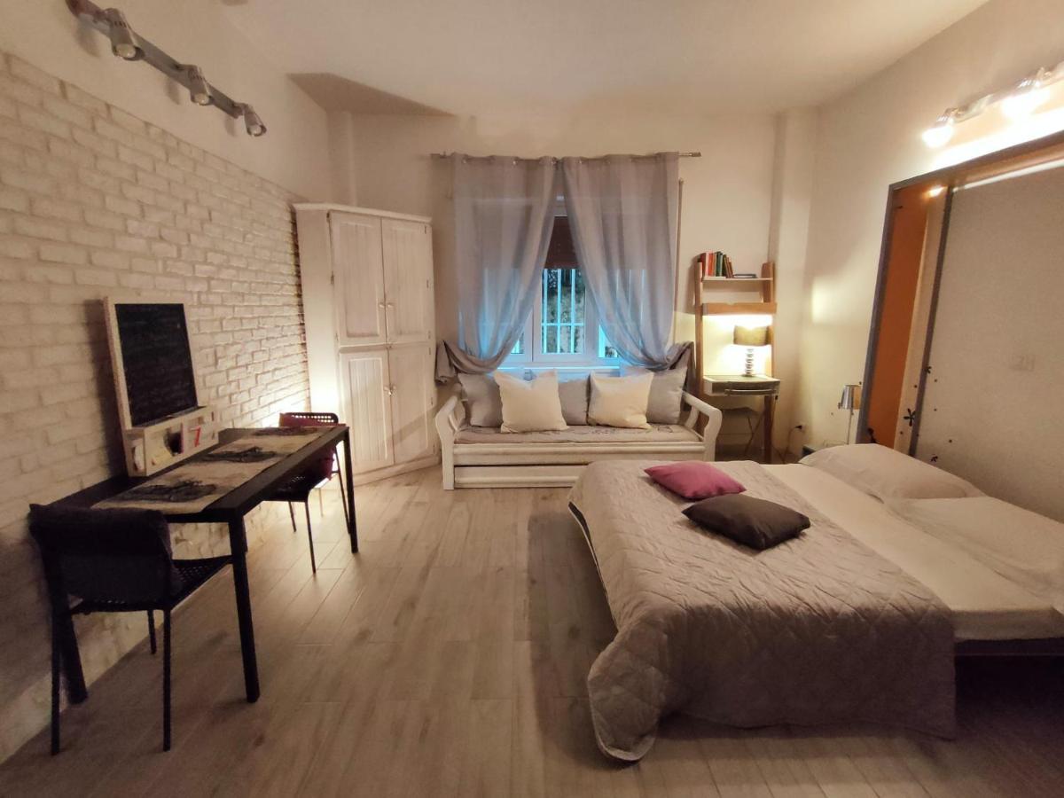 White Apartment ローマ エクステリア 写真