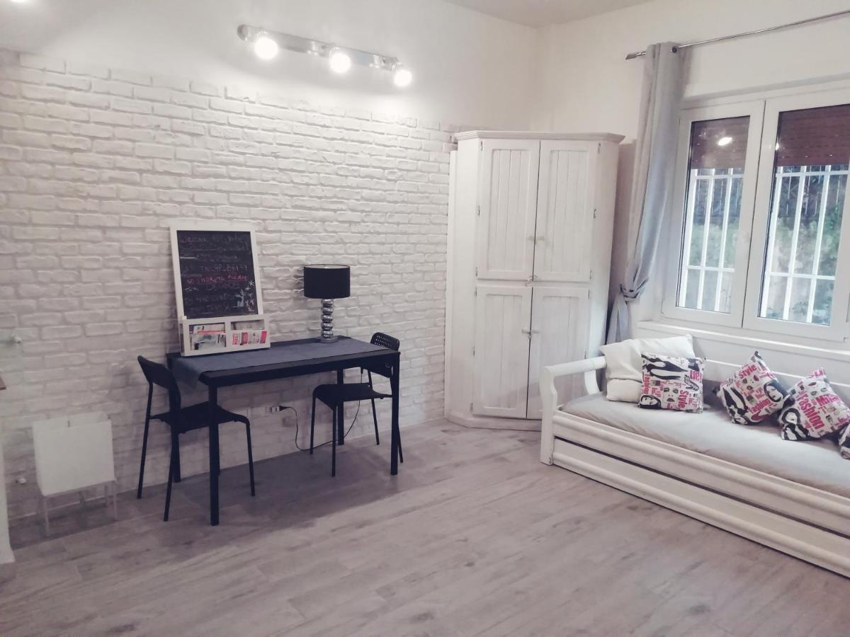 White Apartment ローマ エクステリア 写真