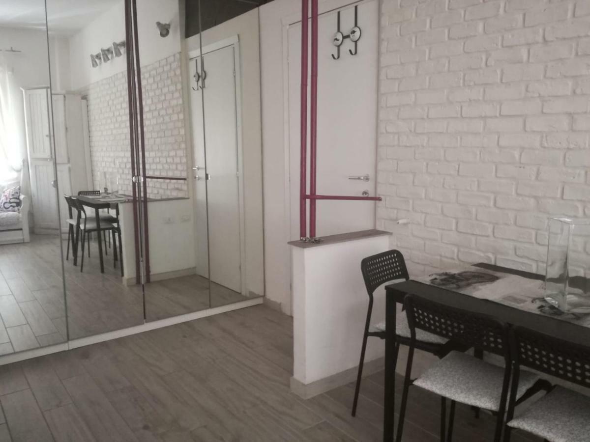 White Apartment ローマ エクステリア 写真